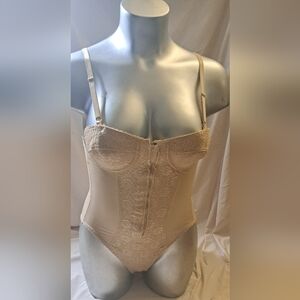 Vintage Classic Lace Front-Closure Bustier Girdle in Beige With Removable Straps